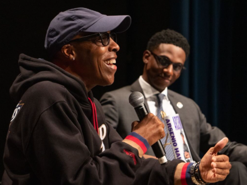 Arsenio Hall and Cleveland Mayor Justin Bibb speak at a sold-out event at Parma-Snow Library