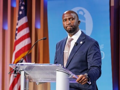 Feature image of CMSD CEO Dr. Warren Morgan delivering his address